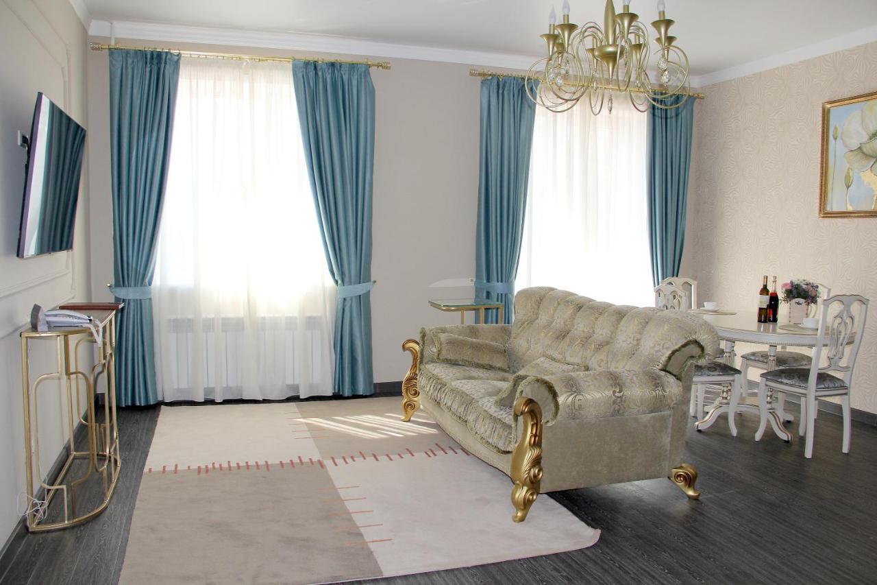 Golden Park Hotel Παβλοντάρ Εξωτερικό φωτογραφία
