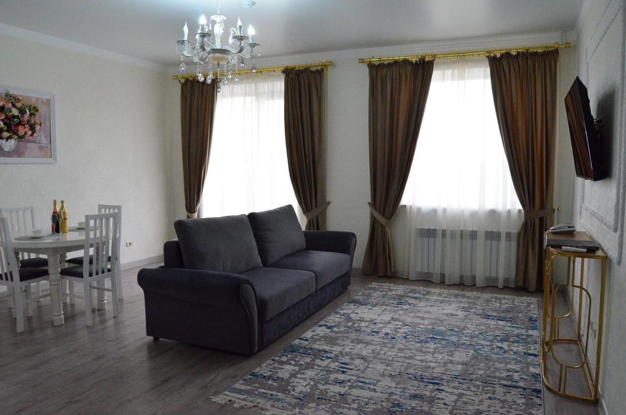 Golden Park Hotel Παβλοντάρ Εξωτερικό φωτογραφία