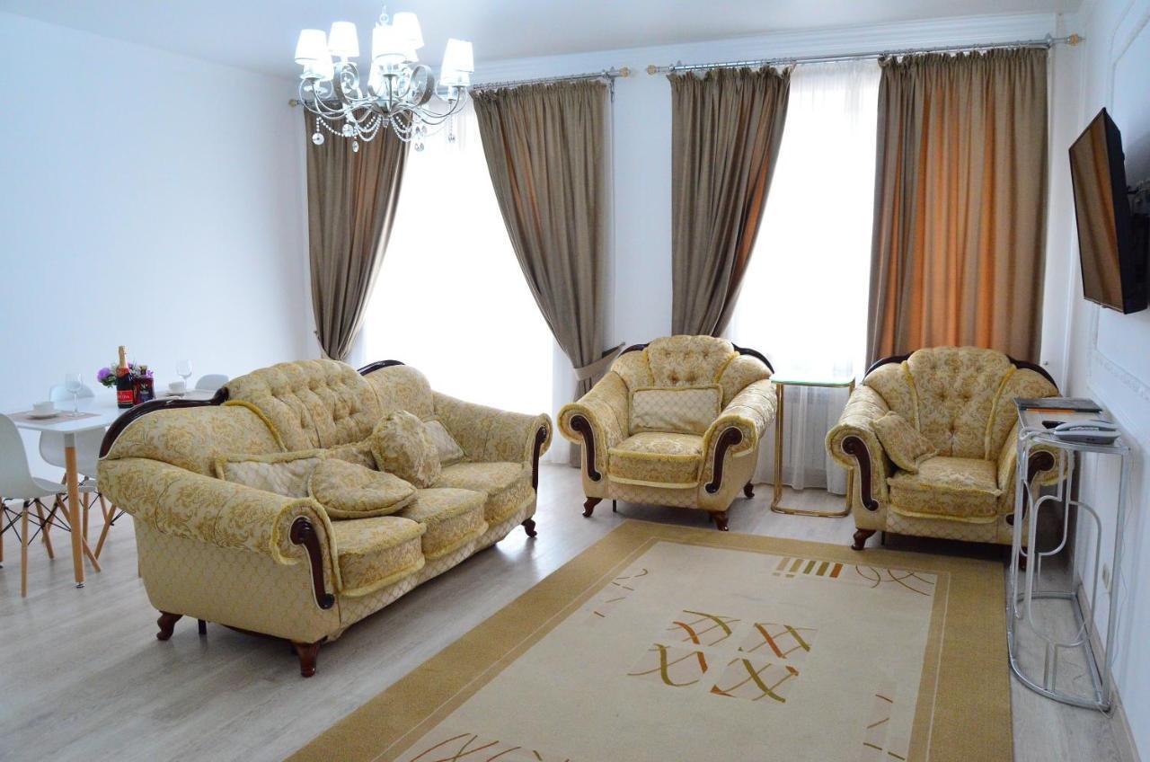 Golden Park Hotel Παβλοντάρ Εξωτερικό φωτογραφία