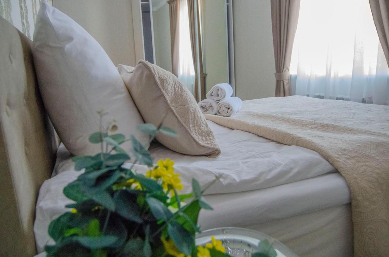 Golden Park Hotel Παβλοντάρ Εξωτερικό φωτογραφία
