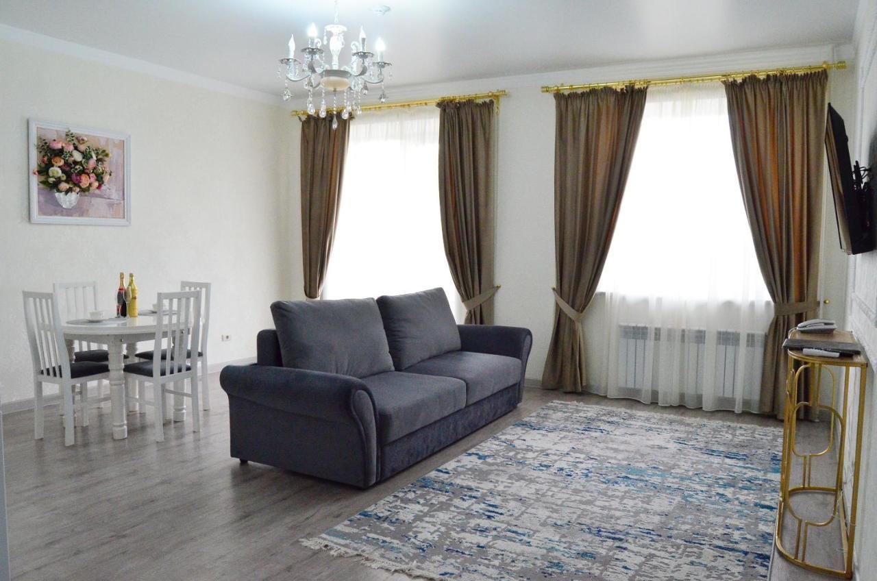 Golden Park Hotel Παβλοντάρ Εξωτερικό φωτογραφία