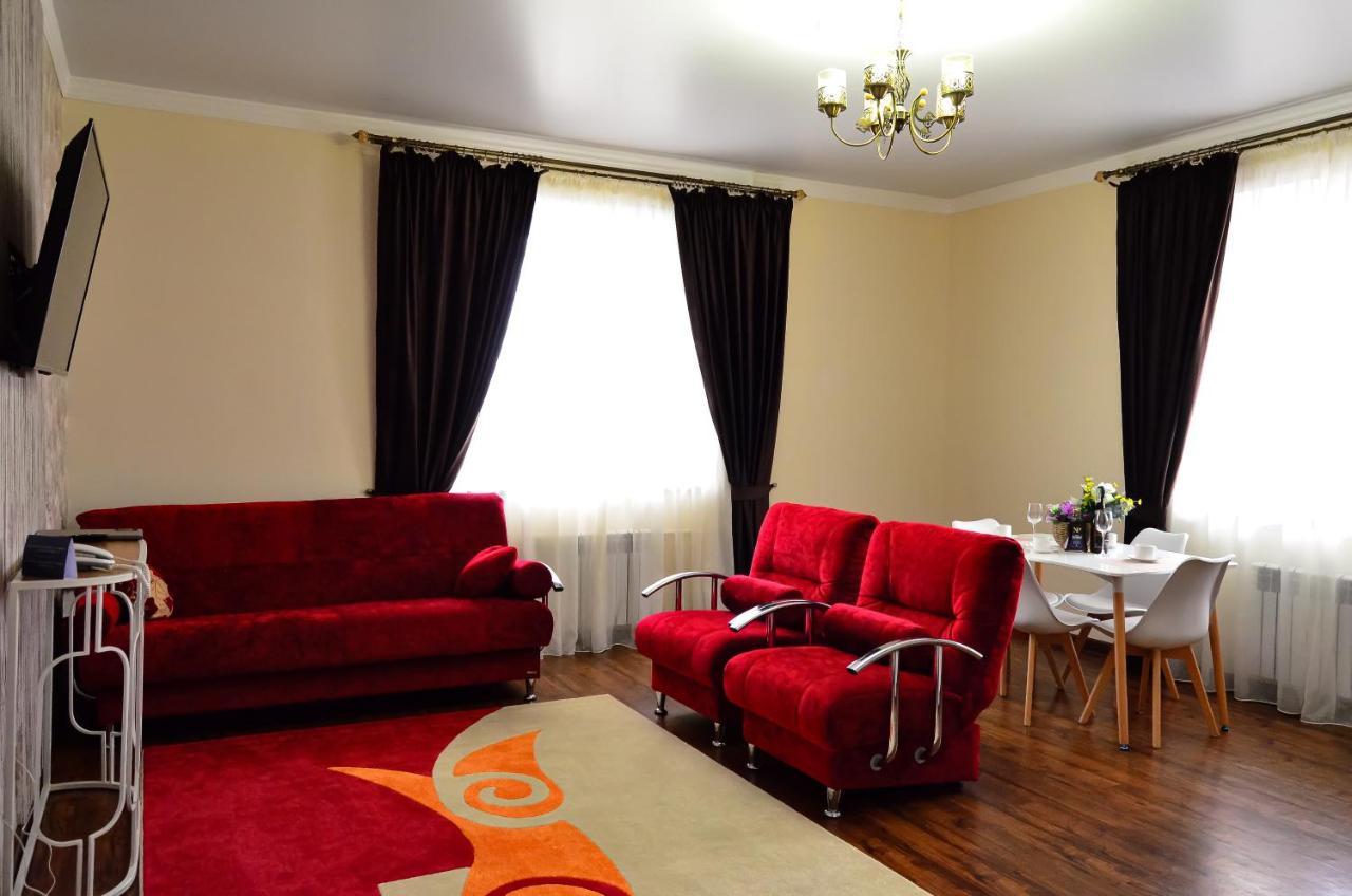 Golden Park Hotel Παβλοντάρ Εξωτερικό φωτογραφία