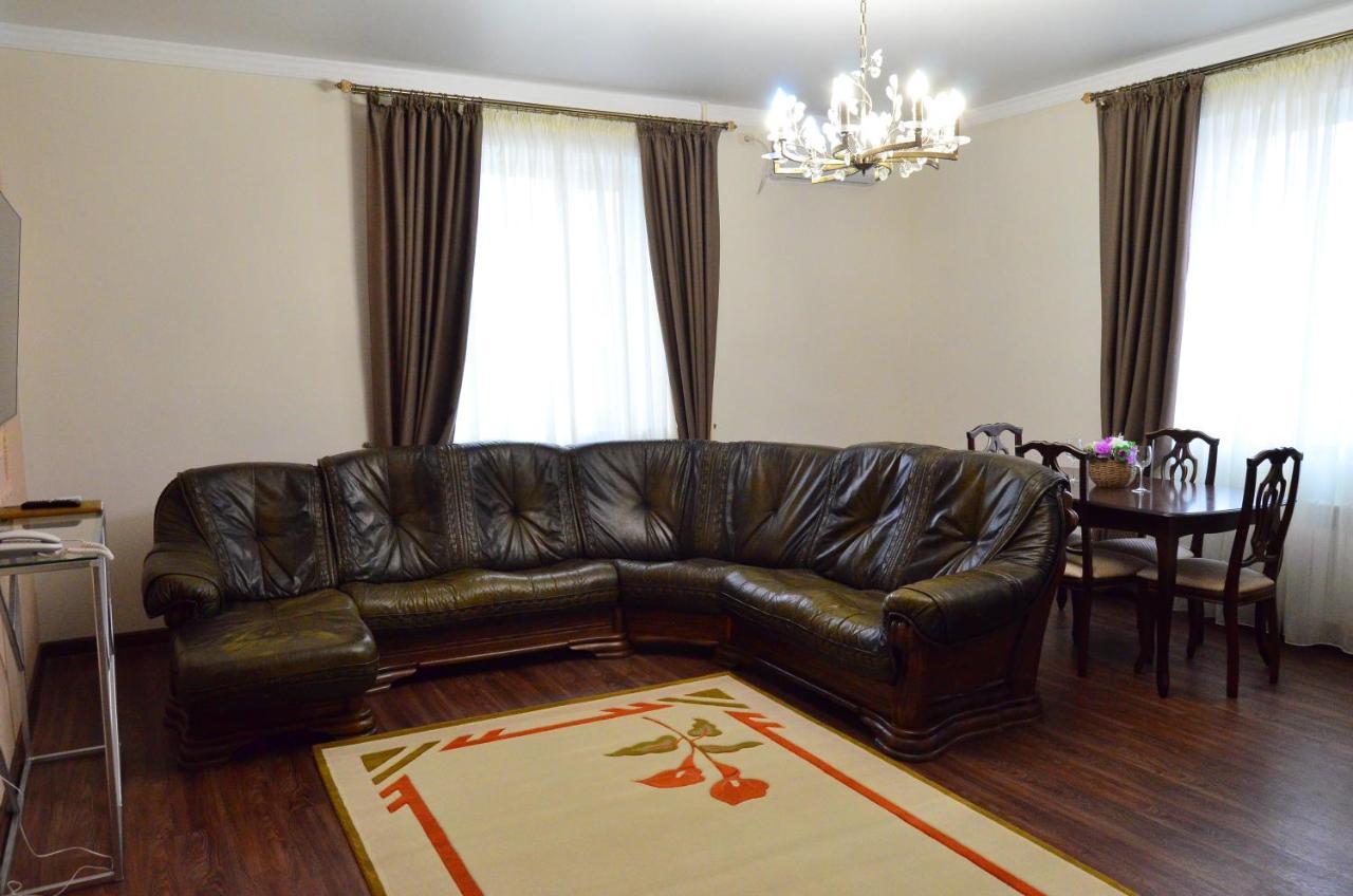 Golden Park Hotel Παβλοντάρ Εξωτερικό φωτογραφία