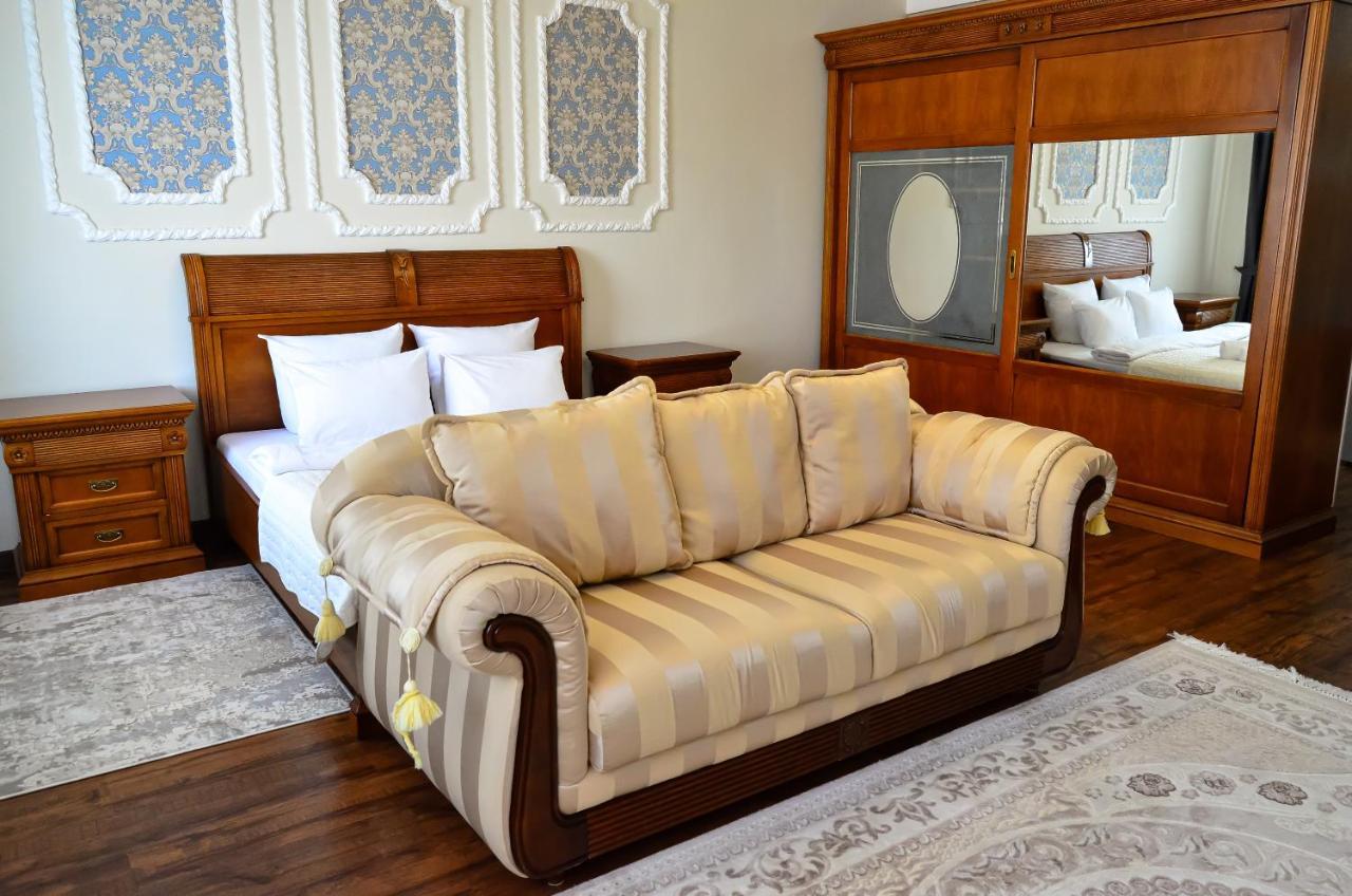Golden Park Hotel Παβλοντάρ Εξωτερικό φωτογραφία