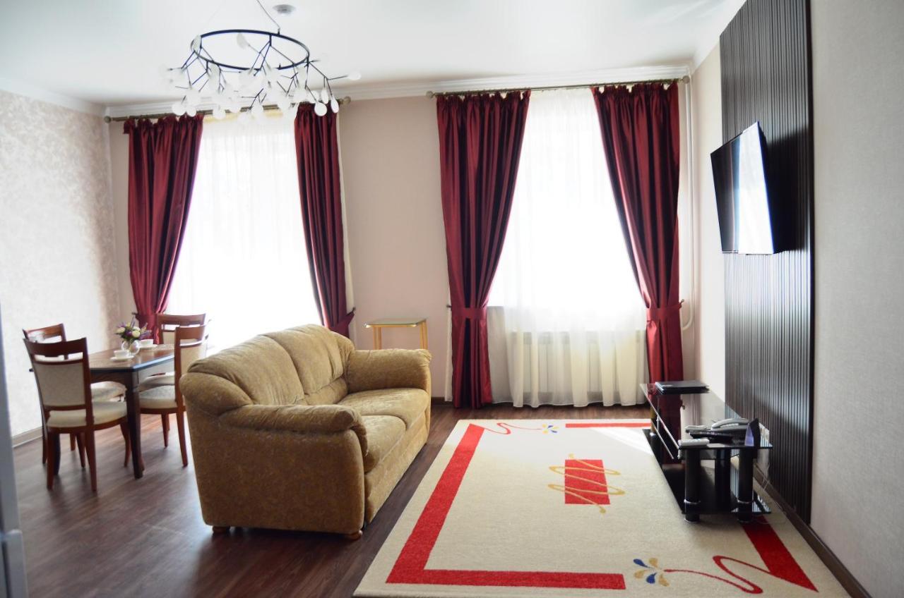 Golden Park Hotel Παβλοντάρ Εξωτερικό φωτογραφία