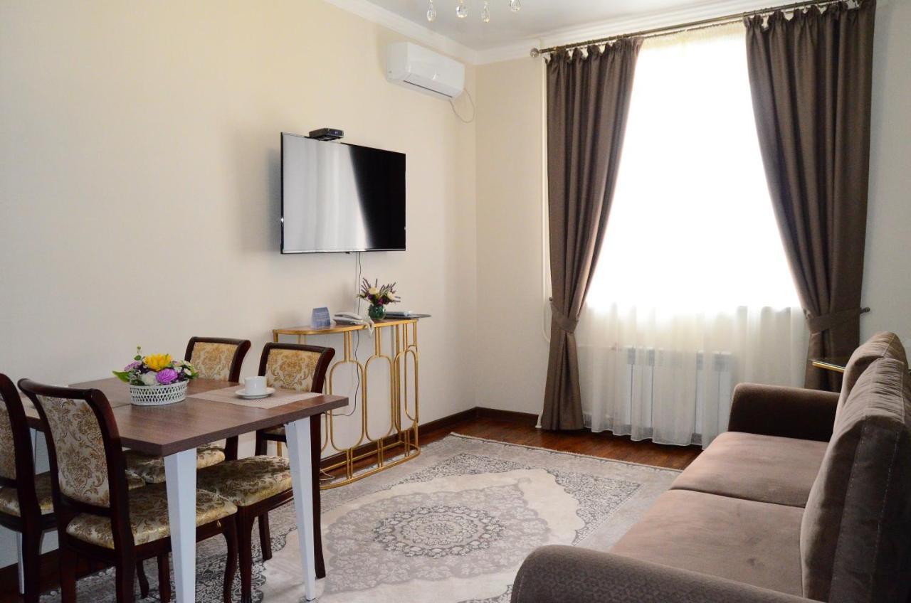 Golden Park Hotel Παβλοντάρ Εξωτερικό φωτογραφία